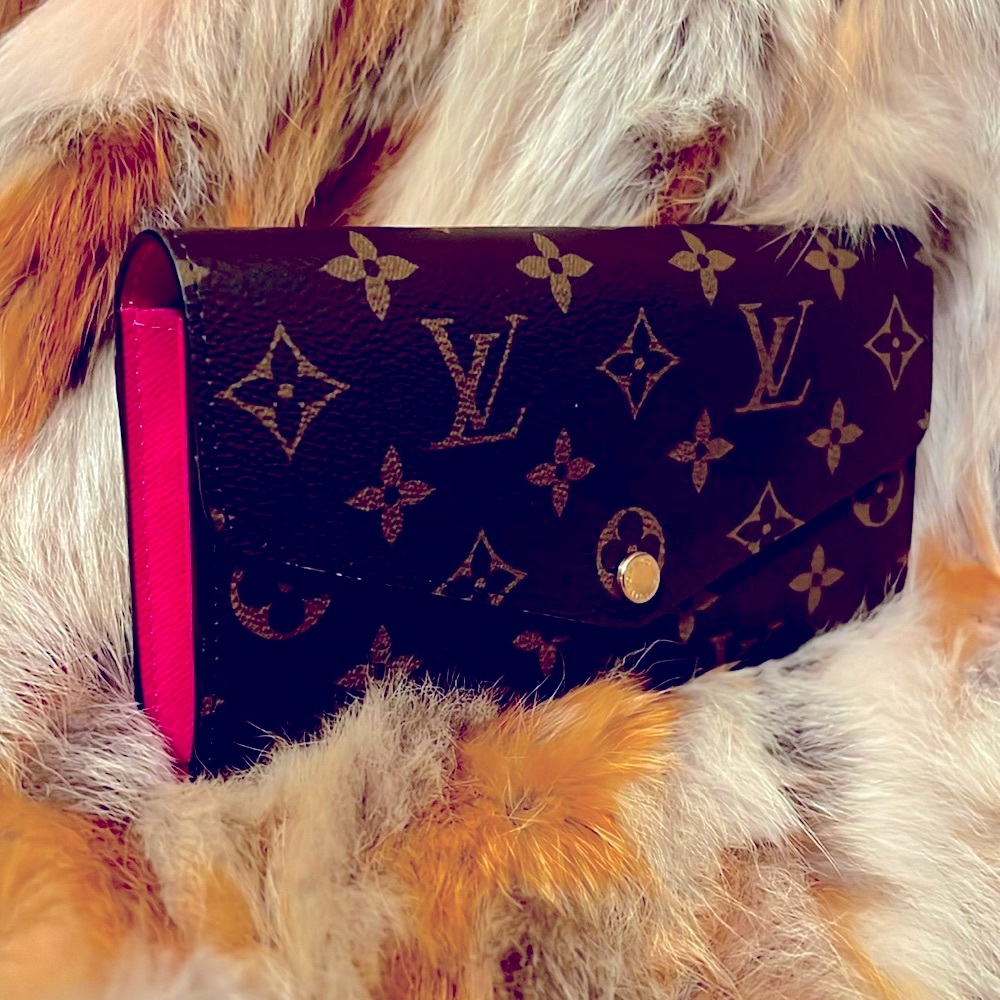 Louis Vuitton Sarah Wallet Like New!